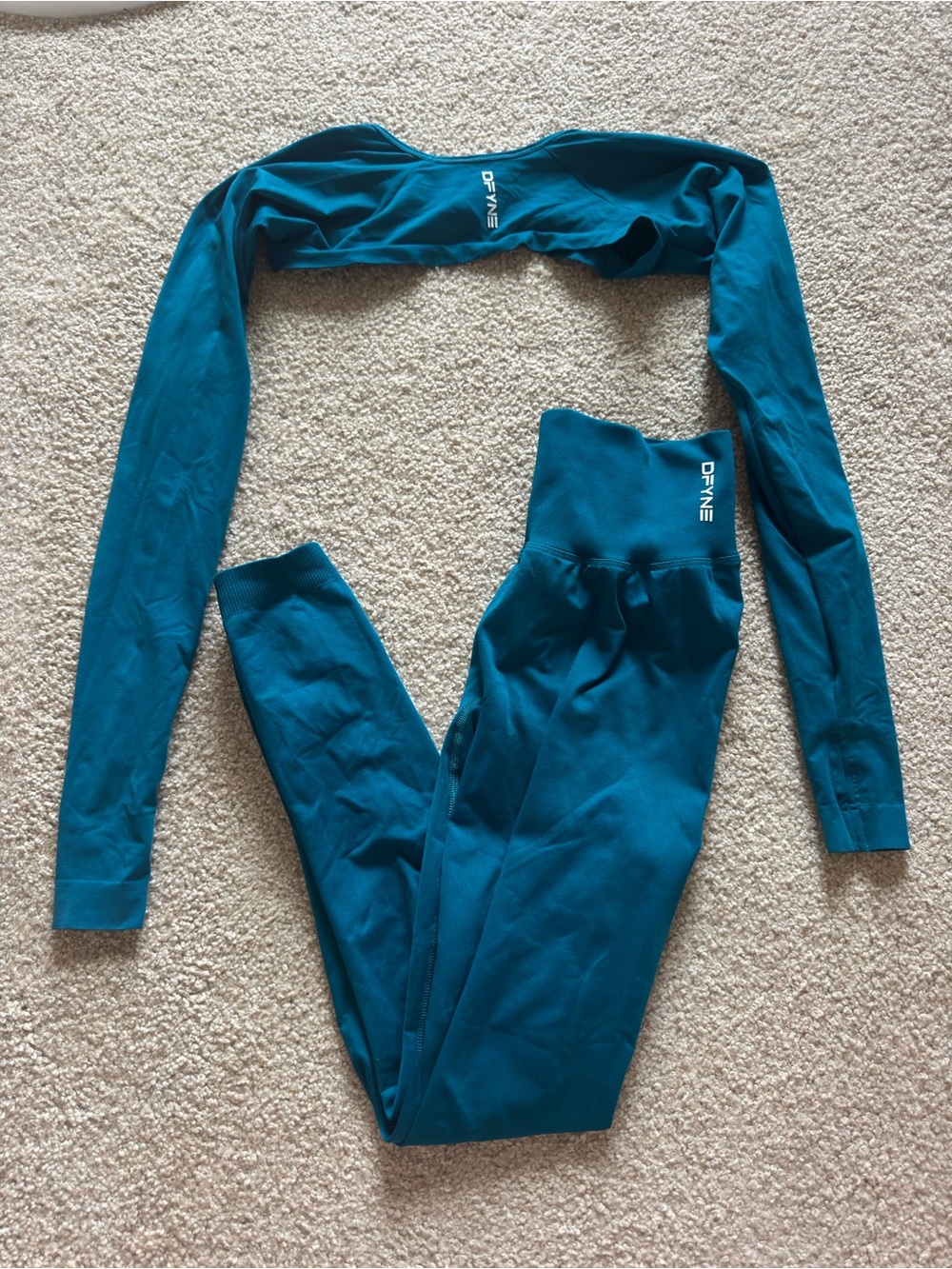 DFYNE Lagoon High-Rise Seamless Leggings & Long Sleeve Crop Top